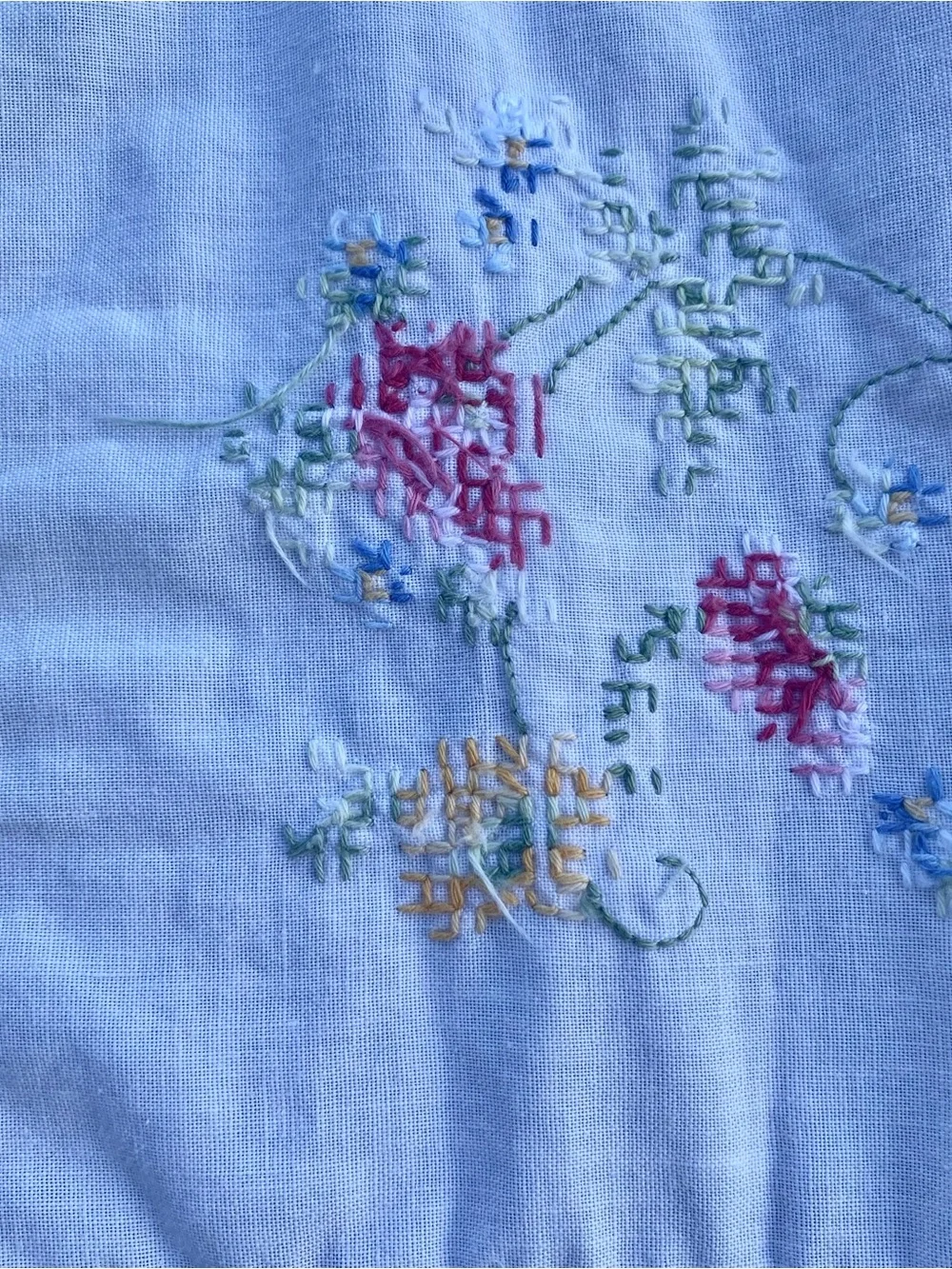 Handcrafted White Embroidered Crochet Tablecloth - Floral Accent